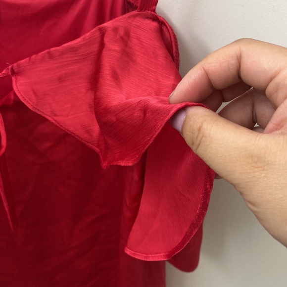 Torrid fuchsia pink textured chiffon cold shoulder blouse - Picture 7 of 7